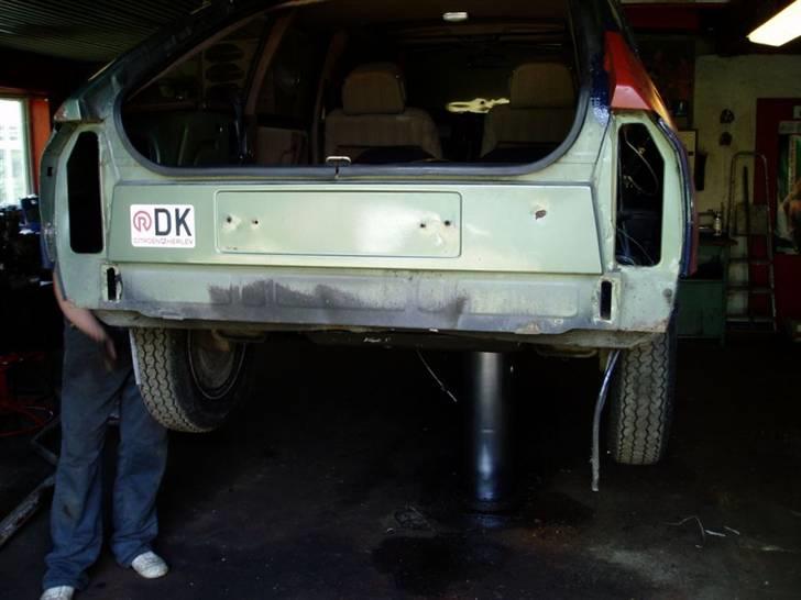 Citroën GSA Pallas - Under arbejdet med nye hydraulikrør billede 3