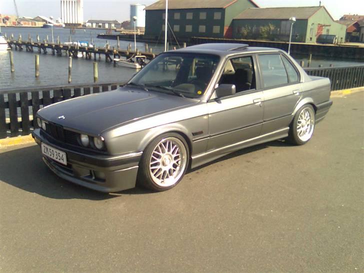 BMW E30 320i/323i wrapping - Så er skærmen pakket om:-) billederne taget D12/4-09 billede 9