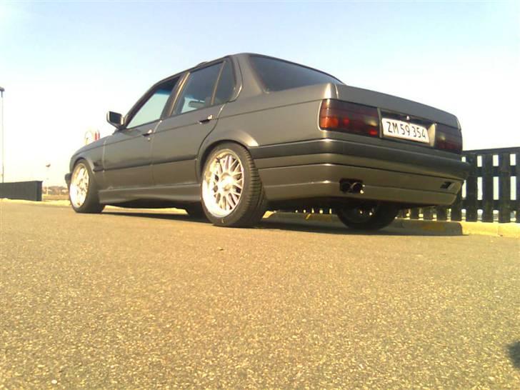 BMW E30 320i/323i wrapping - Så er skærmen pakket om:-) billederne taget D12/4-09 billede 12