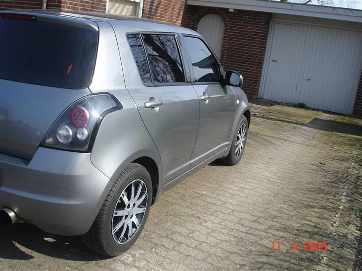 Suzuki Swift 1,3 solgt billede 2