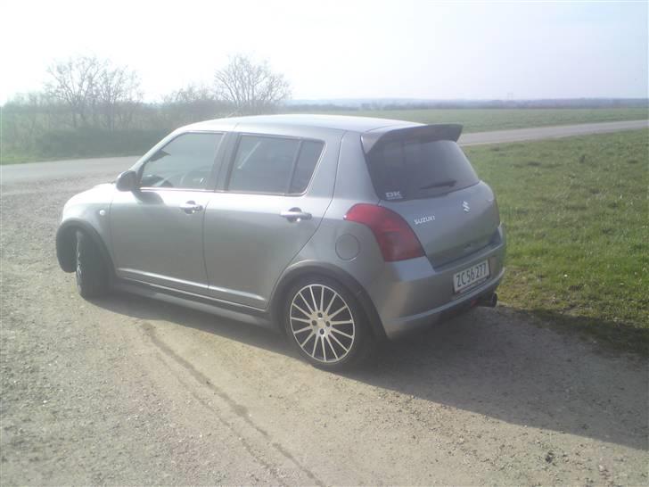 Suzuki Swift GLX  Solgt billede 4