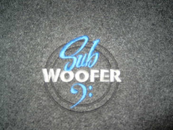 Volvo V70 T5 - orig. sufwoofer. er gemt væk under bagagerurmmet. billede 17