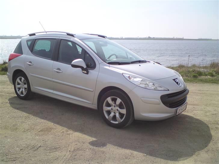 Peugeot 207 1,6 HDI SW Comfort + billede 1