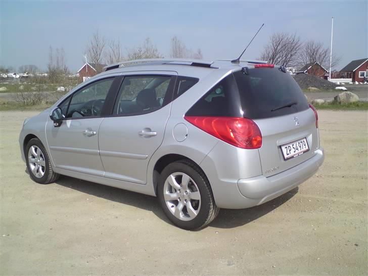 Peugeot 207 1,6 HDI SW Comfort + billede 4