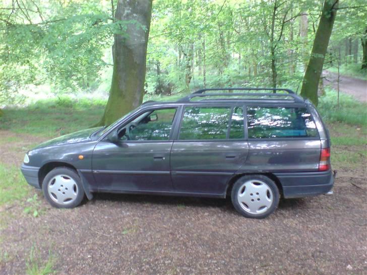 Opel Astra 1,7 DTL Stc - Både bil og motor har kørt omkreng 450 tusind. Og er slet ikke til at se eller mærke. billede 2