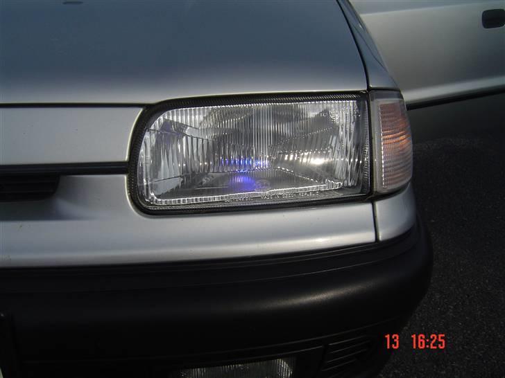 Skoda Felicia 1.3 Glxi (DØD) - Man kan lige se lidt af den blå postionspære.. Ande billeder af dette vil komme. billede 7