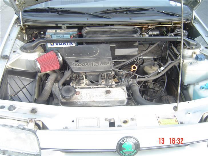 Skoda Felicia 1.3 Glxi (DØD) - Motoren med Luft filter billede 10