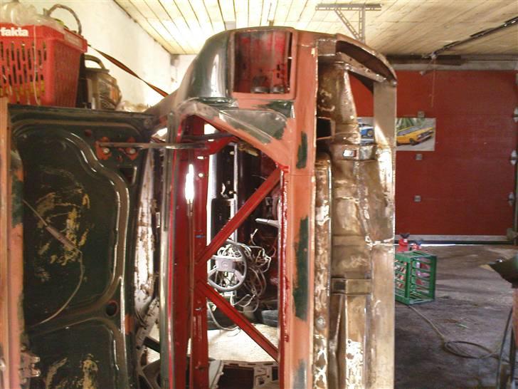 Ford Cortina GT Mk3 - Bagpanel væk, så det inden bag kunne blive lavet :) billede 16