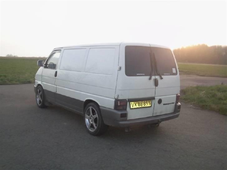 VW transporter 2,5 tdi billede 4