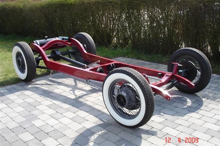 Ford Roadster - Ramme + aksler malet og montering igang billede 4