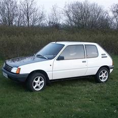 Peugeot 205 1,8D konensbil