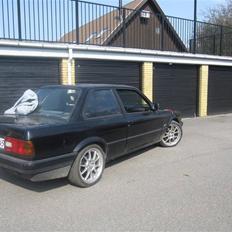 BMW 320i (325i)