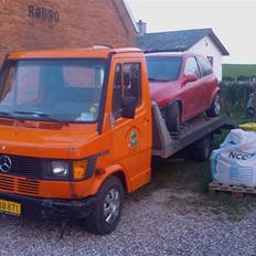 Mercedes Benz 310D Fejeblad *R.I.P.*