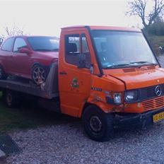 Mercedes Benz 310D Fejeblad *R.I.P.*