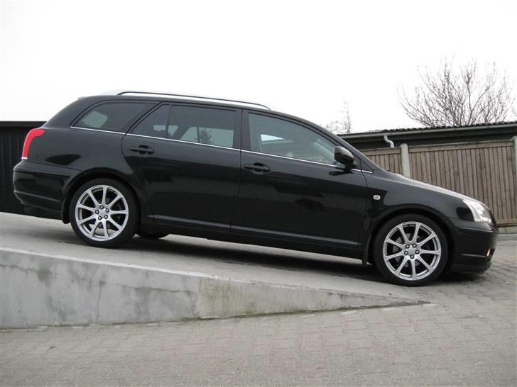 Toyota Avensis 2.0 sol stw. billede 2