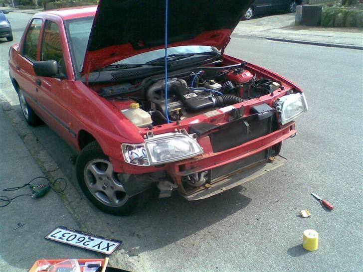 Ford Orion - Så blev der ferie og tid til at få skifte forkofanger, ordnet lidt indenunder der og få pudset den lidt op.... billede 3