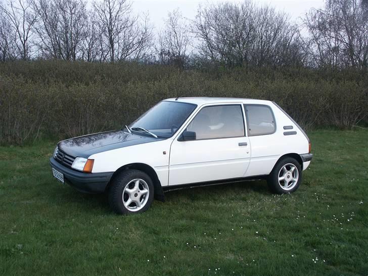 Peugeot 205 1,8D konensbil billede 1
