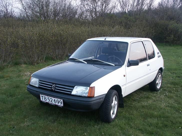 Peugeot 205 1,8D konensbil billede 2