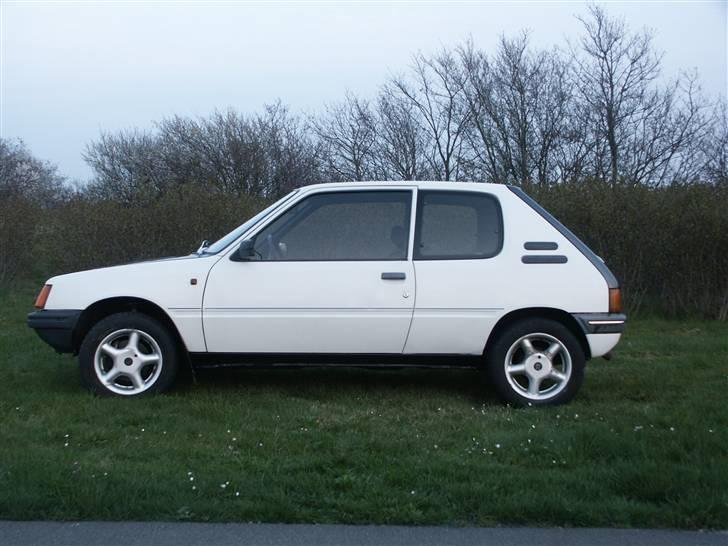 Peugeot 205 1,8D konensbil billede 7