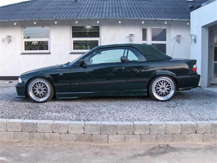 BMW 325i Cabriolet  - Fra den var grøn med grøn kaleche:-) billede 1