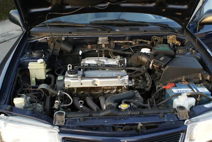 Mitsubishi Carisma 1.6 GLX >>SOLGT<< - Hjertet i Automobilet billede 8