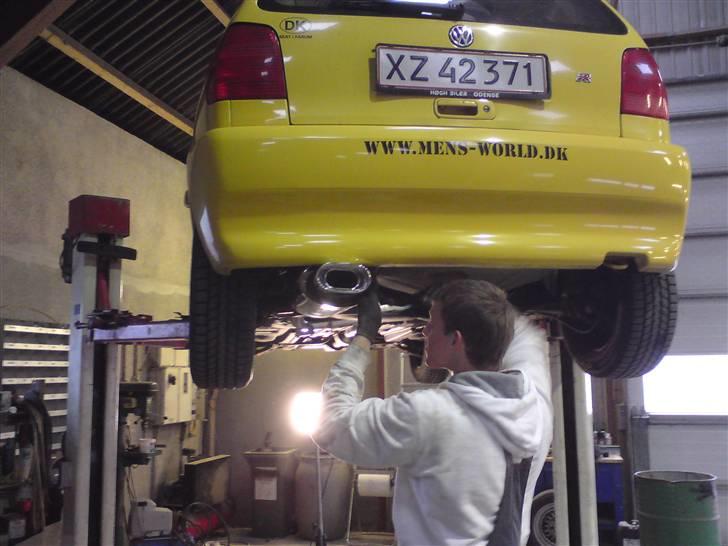 VW Polo 6n open air - Min lillebror sat i sving med at hjælpe med udstødningen billede 20