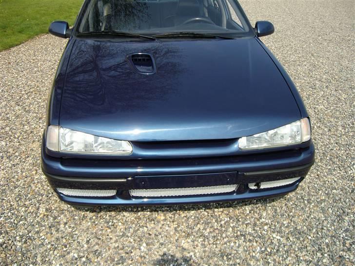 Renault 19 1,8 16v - Jeg er selv tilfreds med min hjemmelavet front;)  billede 8