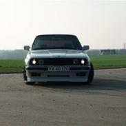 BMW E30