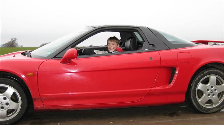 Honda NSX - fars dreng prøver lige en tur i nsxen billede 5