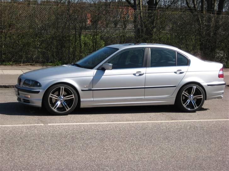 BMW 330i  *SOLGT* billede 1