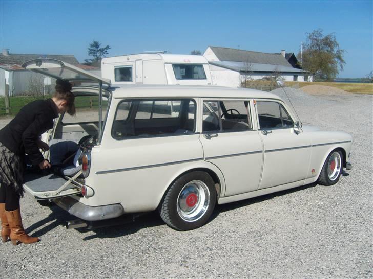 Volvo Amazon Kombi HGV 221 osv - 1,81 m plant gulv med en bredde på 1,20 - så der er rigeligt plads til at sove hvis man er lidt beskeden af højde! billede 6