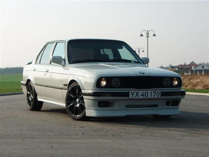 BMW E30 billede 1