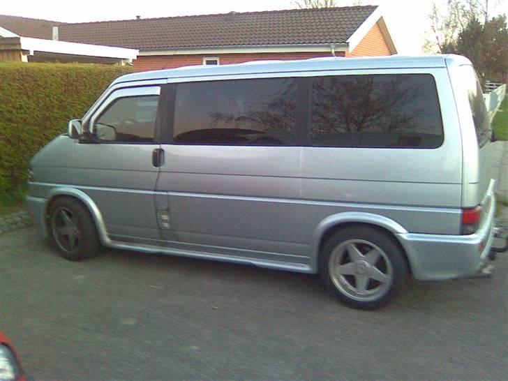 VW Caravelle Total skadet billede 20