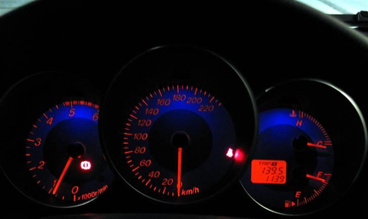 Mazda 3 DE Inclusive (Solgt) - Nat belysning billede 7