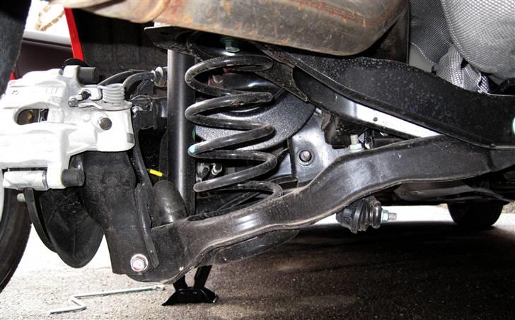 Mazda 3 DE Inclusive (Solgt) - Kig på baghjulsophæng fra bag billede 10