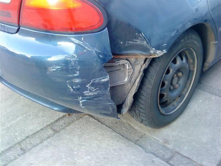Mazda 323F SOLGT - en skade som mit forsikningsselvskab laver for mig.. :P billede 15