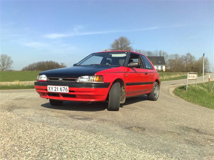 Mazda 323 BG GLX tidligere bil billede 2