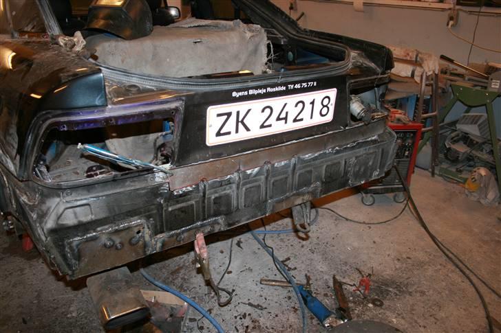 Opel Calibra - rep af rusten bagpanel  billede 6