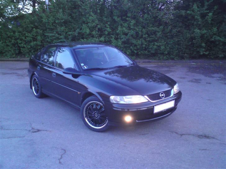 Opel Vectra B - Total skadet billede 1