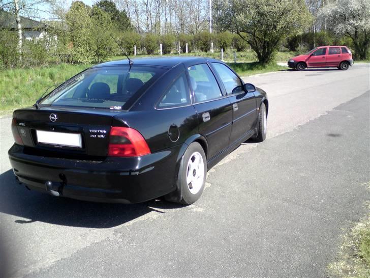 Opel Vectra B - Total skadet billede 4