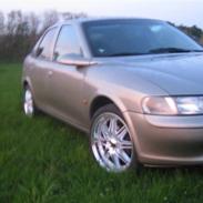 Opel Vectra B --SOLGT--