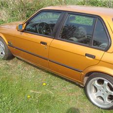 BMW 325i solgt.
