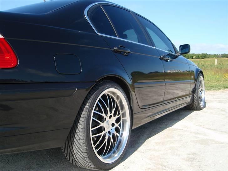 BMW E46 328i Stept *SOLGT* - Virkelig flot stand og lækker rudetoning samt shadowline alulister. billede 9