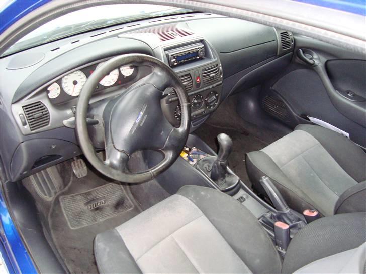 Fiat Bravo HGT Solgt - den triste kabine som trænger til en rensning, da tidligere ejer ikke havde gjordt noget ud af at holde den :( billede 8