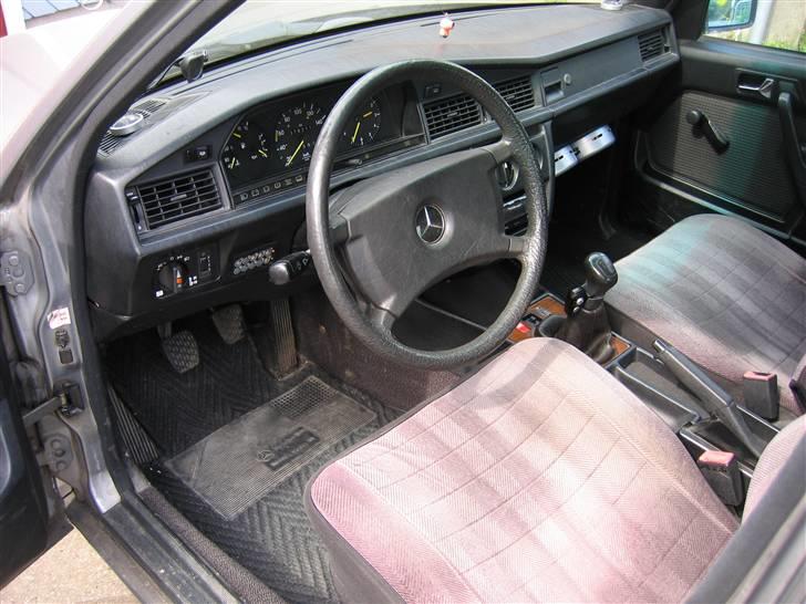 Mercedes Benz 190D (Solgt + Totalskadet af ny ejer :/) - Førersiden billede 6