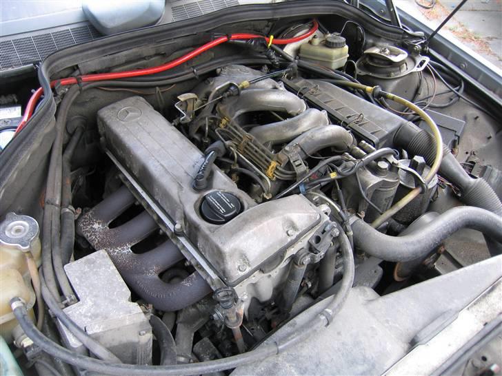 Mercedes Benz 190D (Solgt + Totalskadet af ny ejer :/) - En af verdens mest holdbare 4-benede motorer. Den ser stadig ud som ny indvendig billede 13