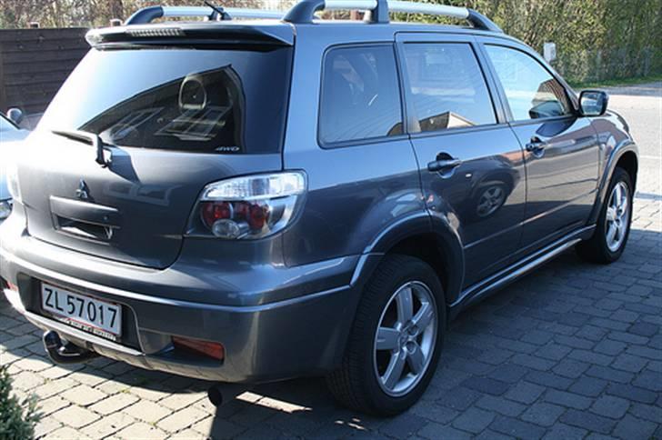 Mitsubishi Outlander 2.0 Turbo 4WD - "lexus" baglygter som standard (Ved jeg ikke lige hvad jeg synes om) billede 4