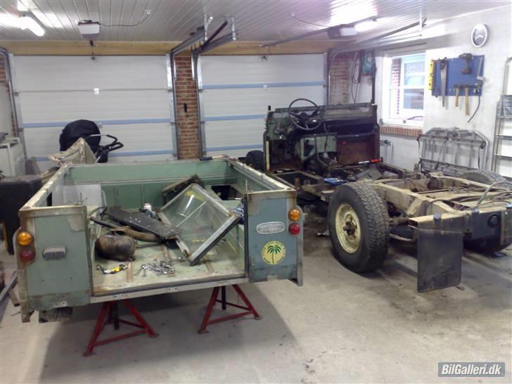 Land Rover 109" Series III - Havde aldrig fået den klar i vinter uden Jespers lune værksted og hans arbejdsindsats, tak for det! billede 8