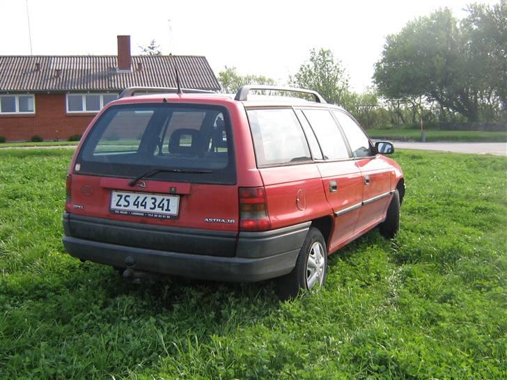 Opel Astra F 1,6i Caravan billede 6