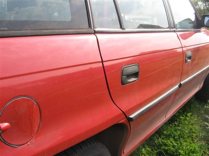 Opel Astra F 1,6i Caravan - Ridser øv billede 14